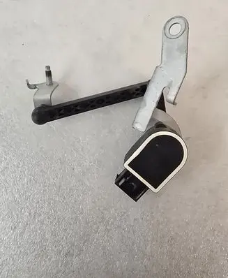 Volvo XC40 Air suspension front height level sensor 32221957