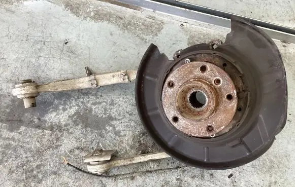 BMW 5 E39 Rear wheel hub