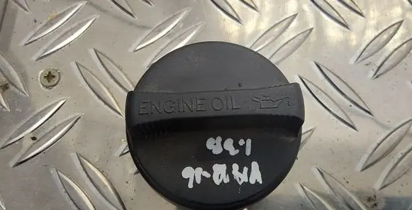 Toyota Yaris Oil filler cap 