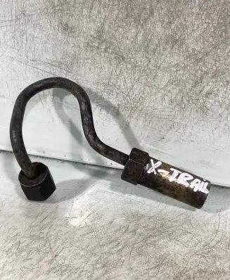 Nissan X-Trail T30 Fuel injector supply line/pipe 