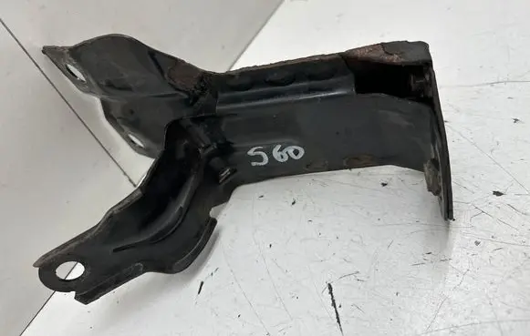 Radiator mount bracket