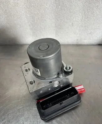 Renault Captur II Master brake cylinder 476607354RRAVMO