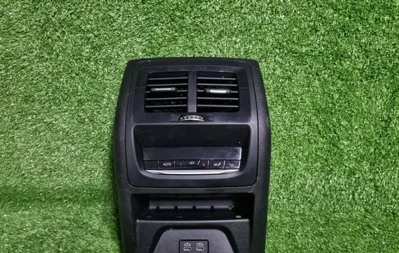 BMW X3 G01 Rear air vent grill 9461902