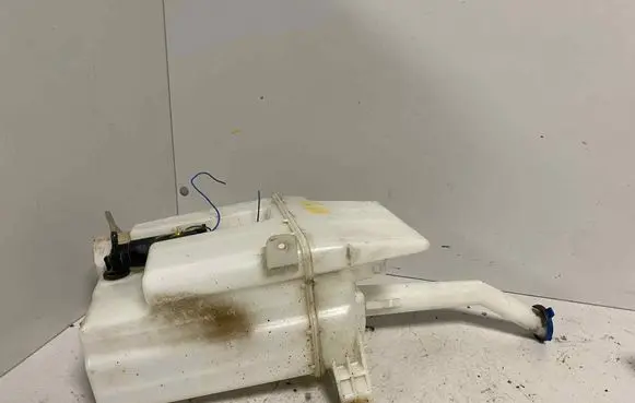 Windshield washer fluid reservoir/tank