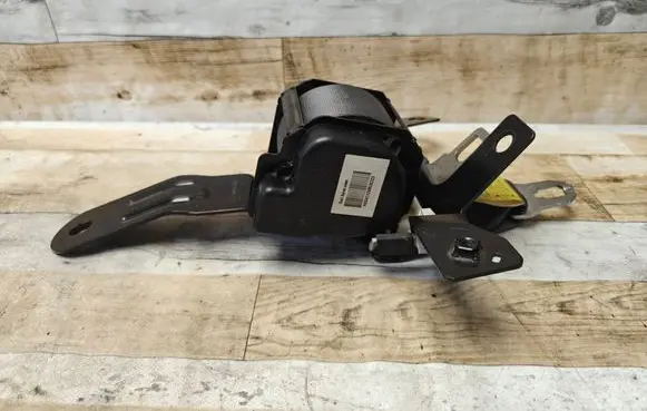 Hyundai Tucson JM Third row seat belt 041129
