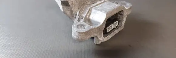 Engine mount bracket