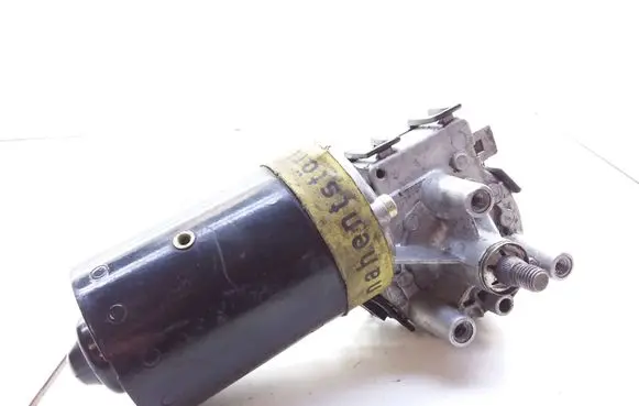 Volkswagen PASSAT B3 Wiper motor 357955113C 0390241108