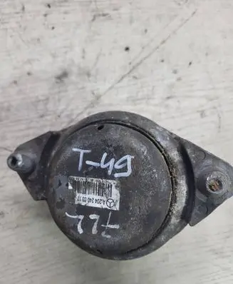 Mercedes-Benz C W204 Engine mount bracket A2042400317