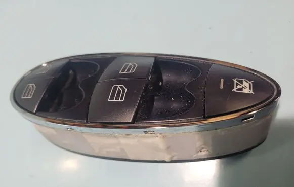 Mercedes-Benz E W211 Electric window control switch A2118219951