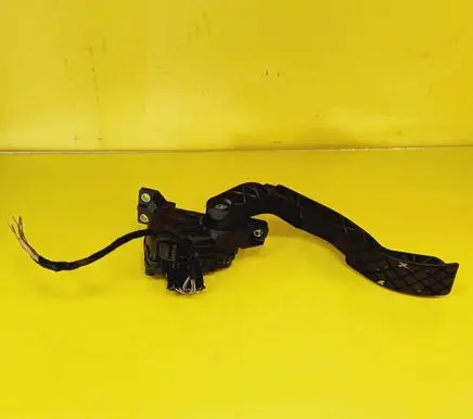 Volkswagen PASSAT B5.5 Accelerator throttle pedal 8D1721523J