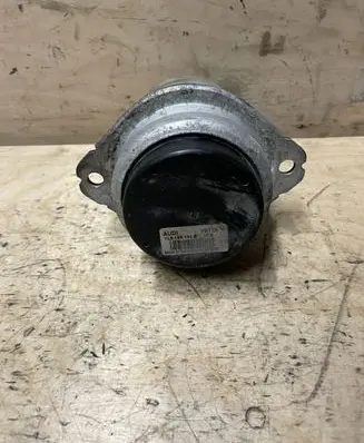 Audi Q7 4L Engine mount bracket 7L8199131B