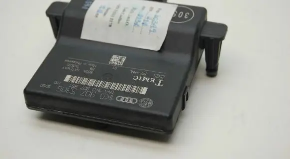 Audi A3 S3 8P Gateway control module 1K0907530G