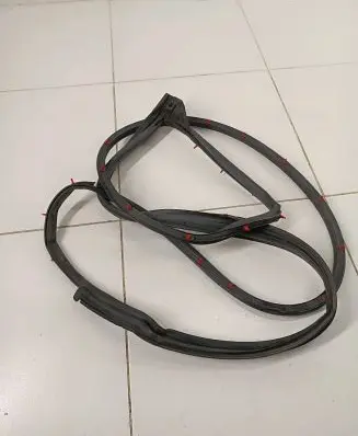 Toyota C-HR I Front door rubber seal 67862F4010