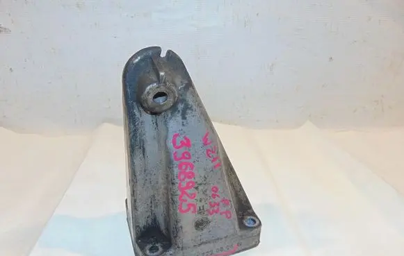 Mercedes-Benz E W211 Engine mounting bracket A6112230804