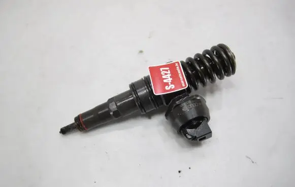 Volkswagen Golf V Fuel injector 038130073BN 038130073