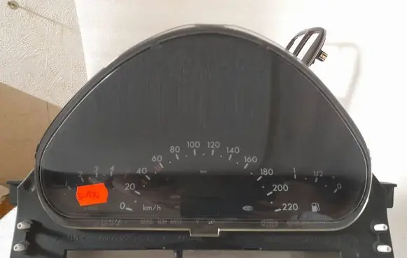 Speedometer (instrument cluster)