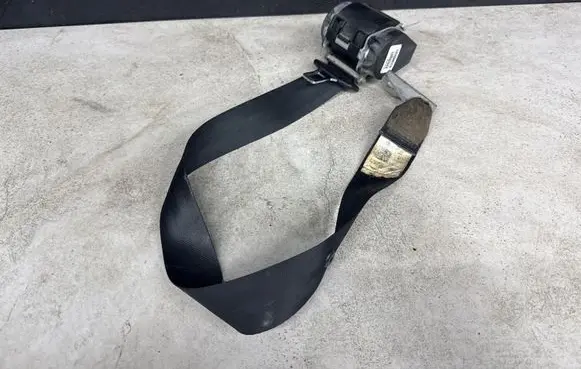 Volkswagen Golf V Rear seatbelt 1K9857805