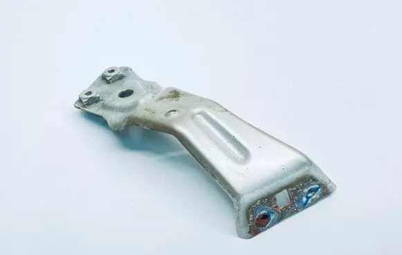 Volkswagen Jetta VI Fender mounting bracket 5C6821138