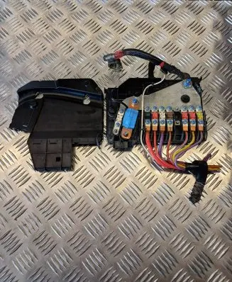 Ford Focus Fuse module 18023 19041 GF10GB20