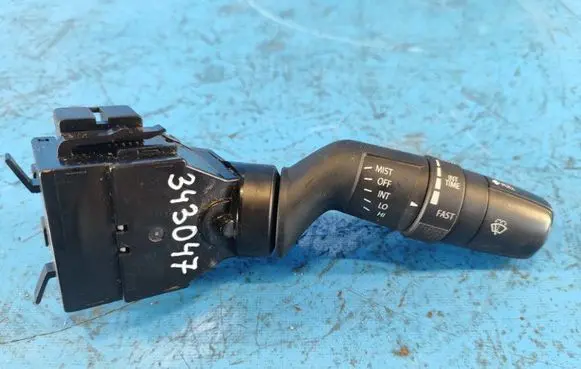 Suzuki Kizashi Gear shift switch/knob 3731057L00