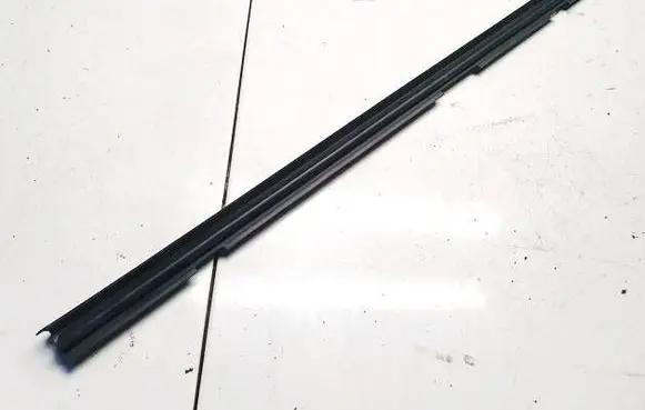 Volkswagen Jetta V Front door glass trim molding 1K5837471