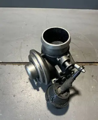 Volkswagen Bora EGR valve 038129637