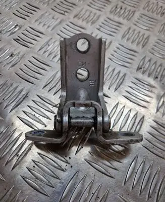 KIA Sorento Rear door lower hinge