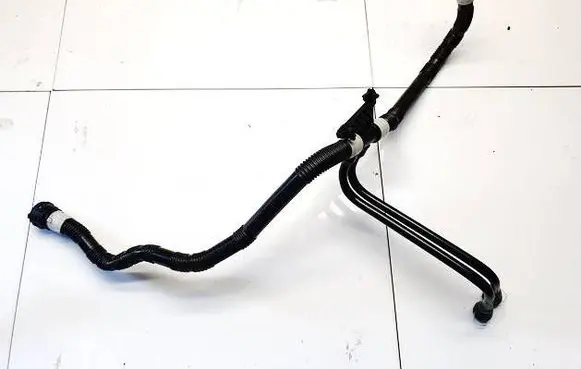 Engine coolant pipe/hose
