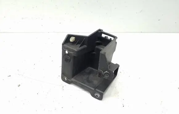Ford B-MAX Rear bumper mounting bracket AV1117A882AB
