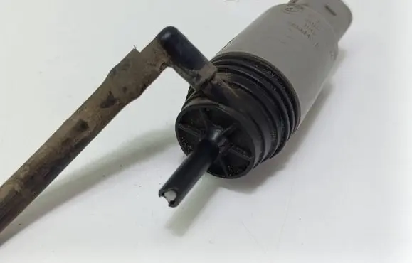 BMW 5 E60 E61 Windscreen/windshield washer pump 6934159