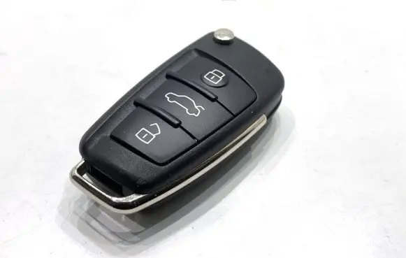 Audi Q3 F3 Ignition key/card 81A837220AD