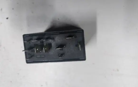 Volkswagen PASSAT B5 Other relay 4B0955531A 72WA401