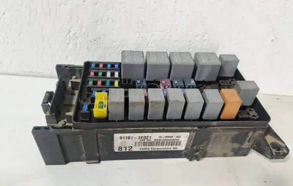 KIA Sorento Fuse module 911613E021 1009605002 BA0210906050006
