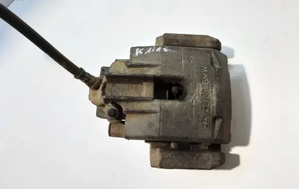 BMW 5 E60 E61 Front brake caliper 11819000671