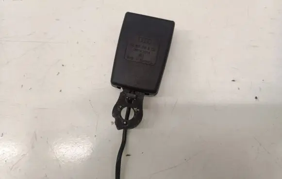 Rear seatbelt buckle