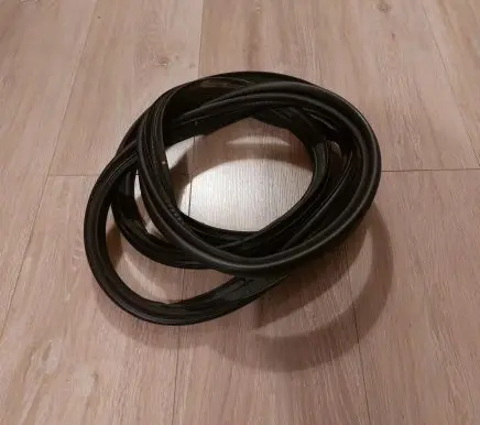 Trunk rubber seal (body)