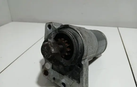 Citroen C4 II Starter motor 9801667780