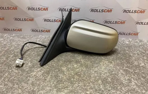 Mazda 626 Front door electric wing mirror E13010142