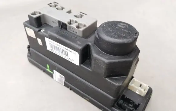 Mercedes-Benz CLK A208 C208 Central locking vacuum pump 2108001048