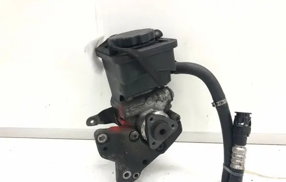BMW 5 E60 E61 Power steering pump 7693974