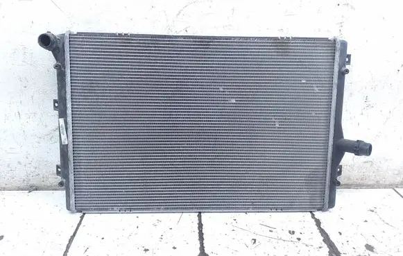 Volkswagen PASSAT B7 Coolant radiator 3AA121253
