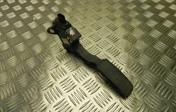 Toyota Avensis T270 Accelerator throttle pedal 7811002020 I8030