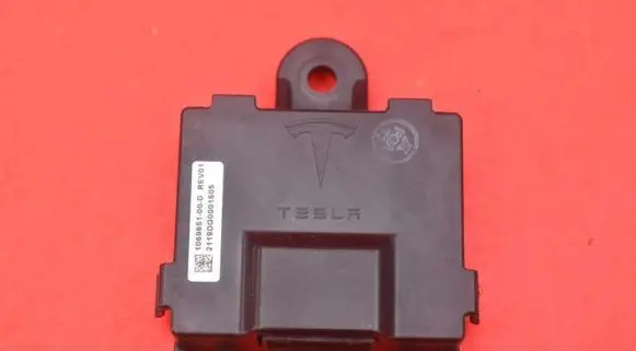 Tesla Model S Engine control unit/module ECU 1069651-00-D