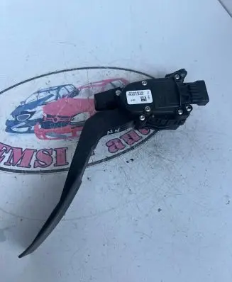 Nissan Navara D40 Accelerator throttle pedal 18002EB400