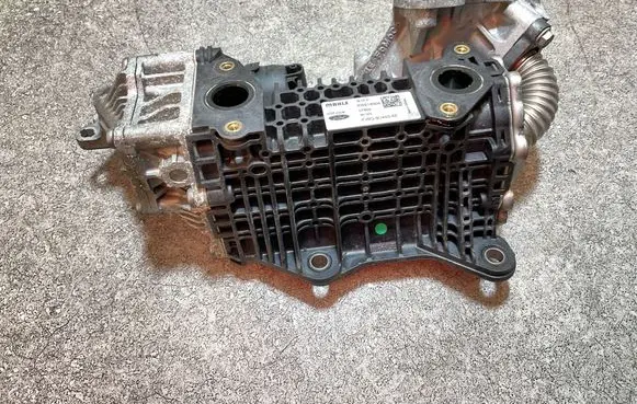 Ford Focus EGR valve cooler KV6Q9U443AE KW218004 07802