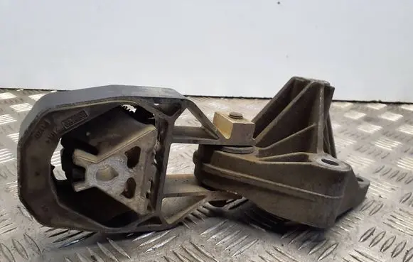 Ford Focus Engine mount bracket BV616P082CB 0333460548