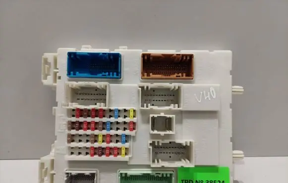 Volvo V40 Fuse module 31314669 04798208 2607121