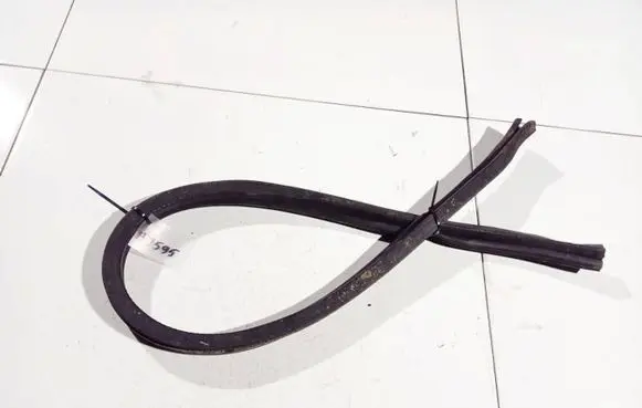 Jeep Grand Cherokee (WK) Rubber seal front coupe door 