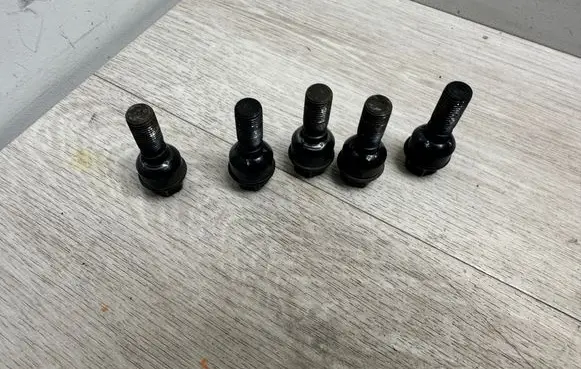 Porsche Taycan 9J1 Nuts/bolts WHT004676A