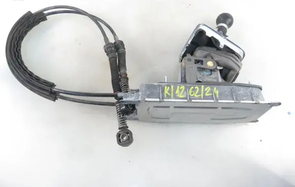 Volkswagen Golf Plus Gear shifter/selector 1K0711061A